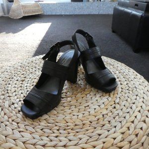 Simply Vera Vera Wang Block Heel Sandals